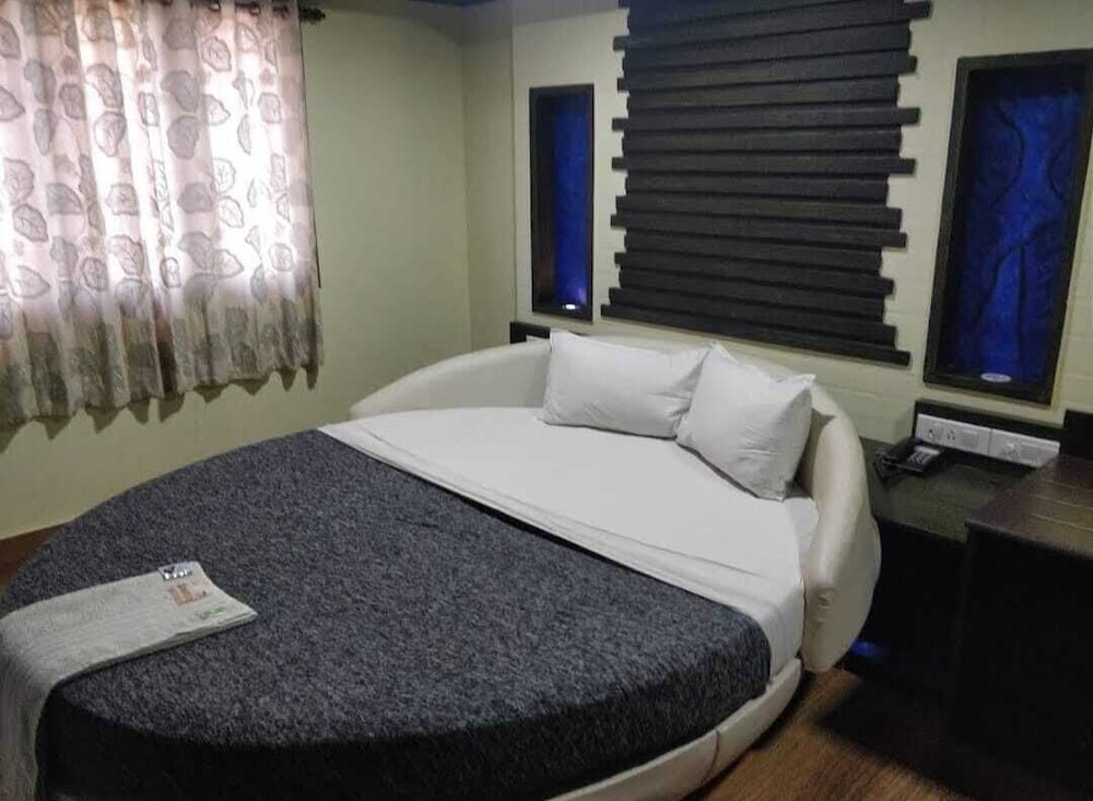 Deluxe Room, Pool Access photo 2