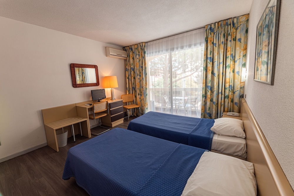 Standard Twin Room - Photo 7