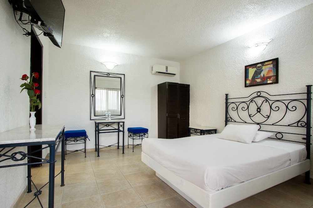 Basic Room, 1 Double Bed - Photo 2