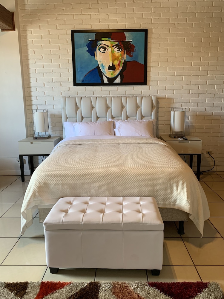 Deluxe Room, 1 Queen Bed photo 3