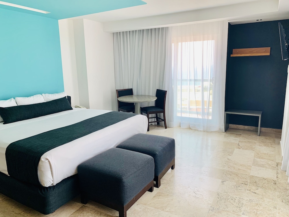 Standard Room, 1 King Bed - Photo 8