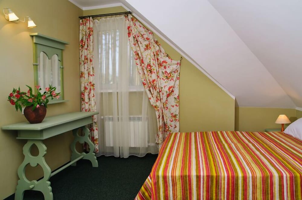Standard Plus, Forest or Lake View photo 3