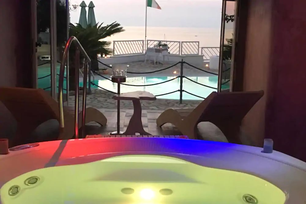 Suite Luxury, 1 letto king, vista oceano, fronte mare