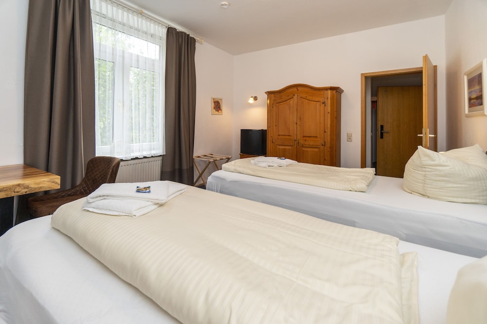 Double or Twin Room photo 3