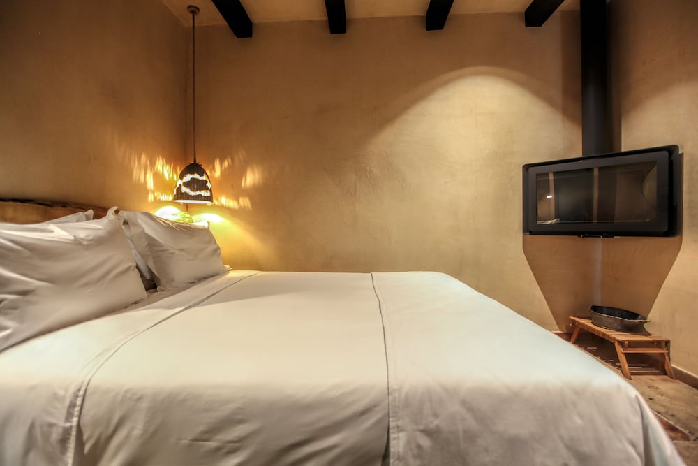 Premium Suite, 1 King Bed with Sofa bed, Mountain View photo 1