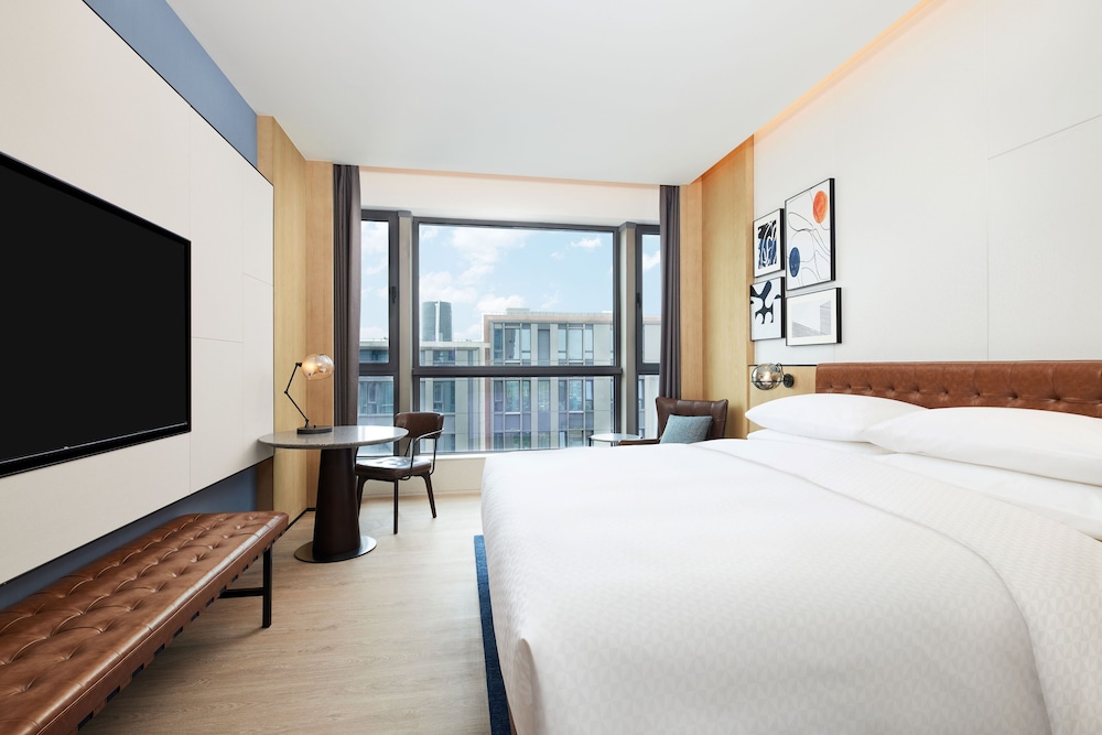 Room, 1 King Bed, City View