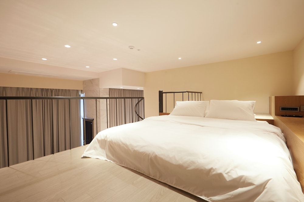 Suites Duplex (Over 36 month old surcharge 20000 KRW, Breakfast Included) photo 2