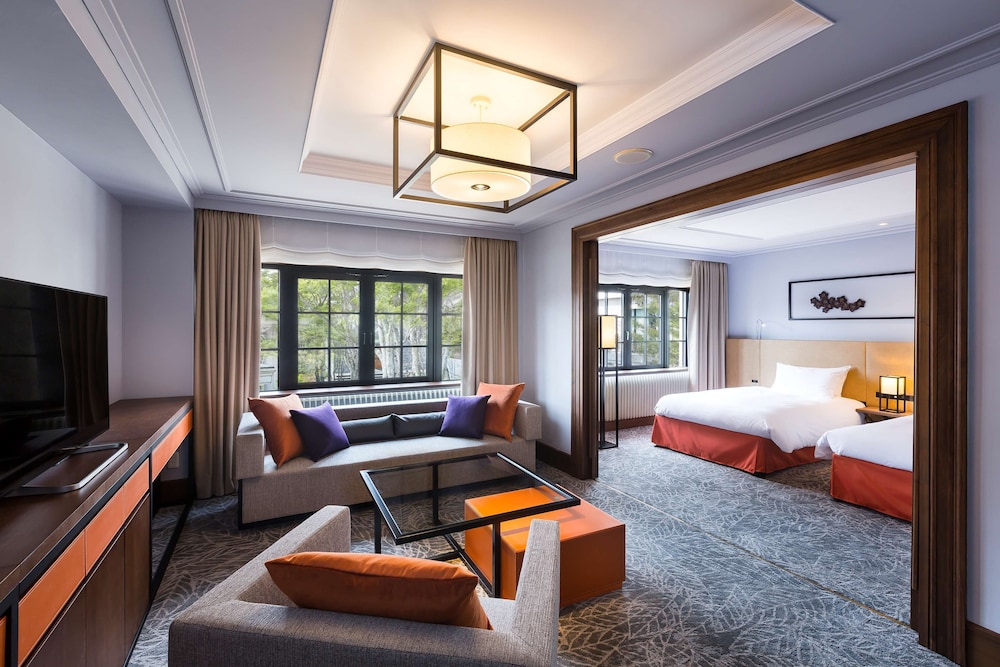 Courtyard Suite Room - Photo 4