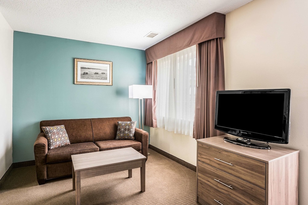 Suite, 1 Queen Bed With Sofa Bed, Accessible, Non Smoking photo 3