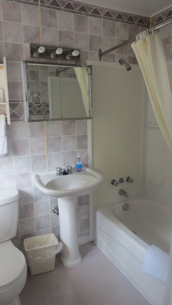Standard Room, 2 Double Beds, Refrigerator & Microwave photo 2