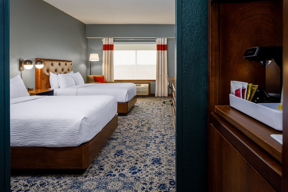 Suite, Multiple Beds - Photo 5