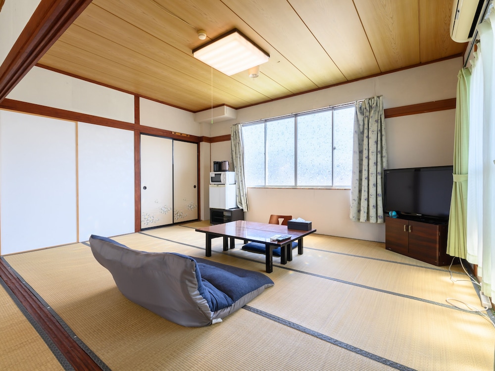 Japanese Room with Shared Washroom - Family (Non-Smoking) photo 2