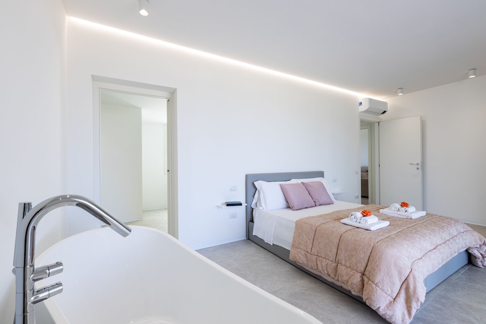 Luxury Suite photo 2