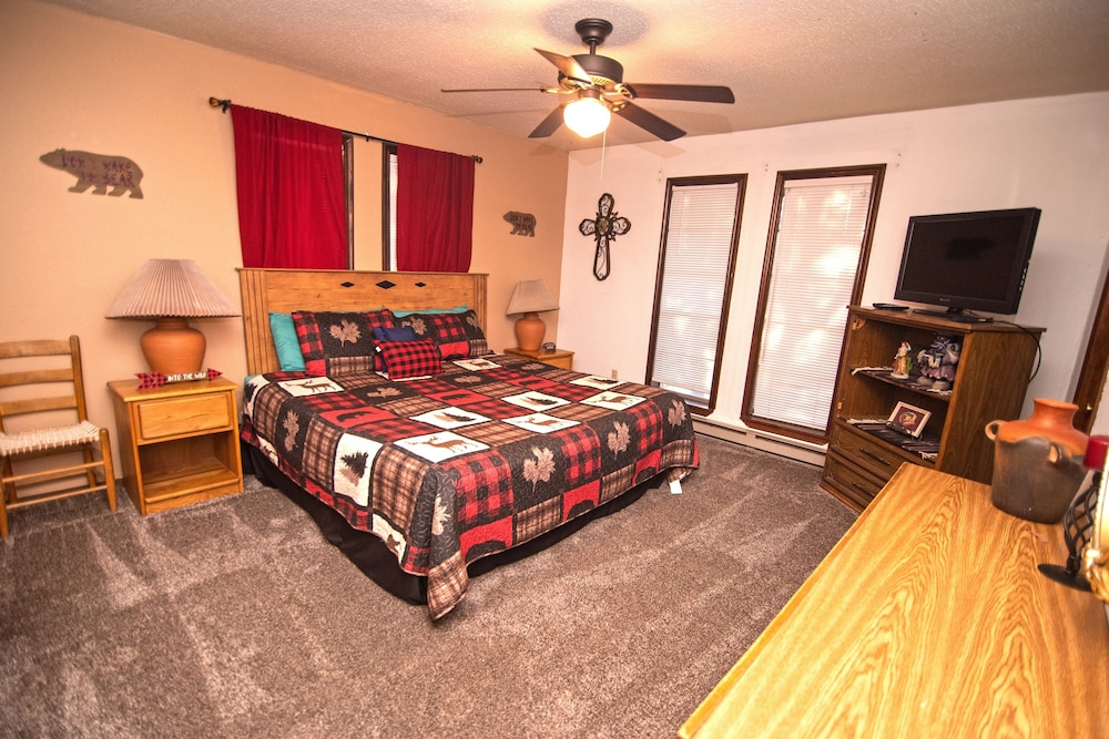 Condo, 6 Bedrooms
