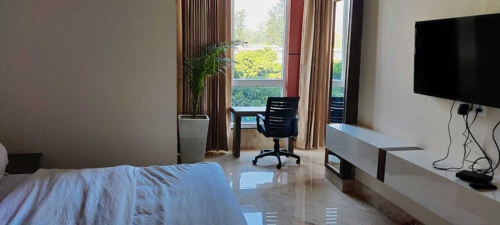 Suite - Photo 5