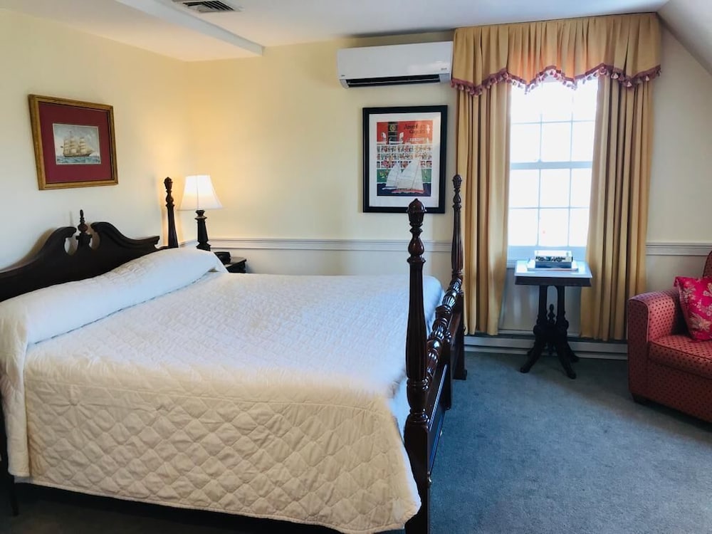 Suite, 1 King Bed with Sofa bed (No Pets) - Photo 6