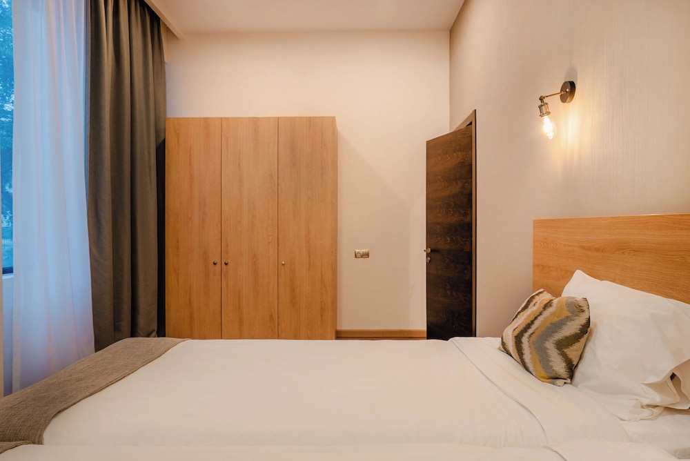 Two-Bedroom Suite - Photo 9