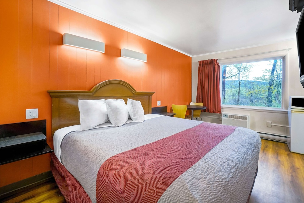 Standard Room, 1 Double Bed, Smoking, Refrigerator & Microwave photo 3
