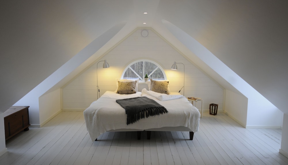 Large Twin Room, Shared Bathroom, Garden View