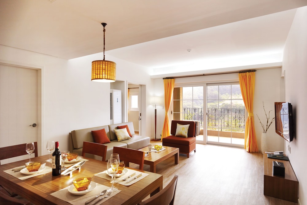 Suite (A, Room type Randomly Assigned) photo 3