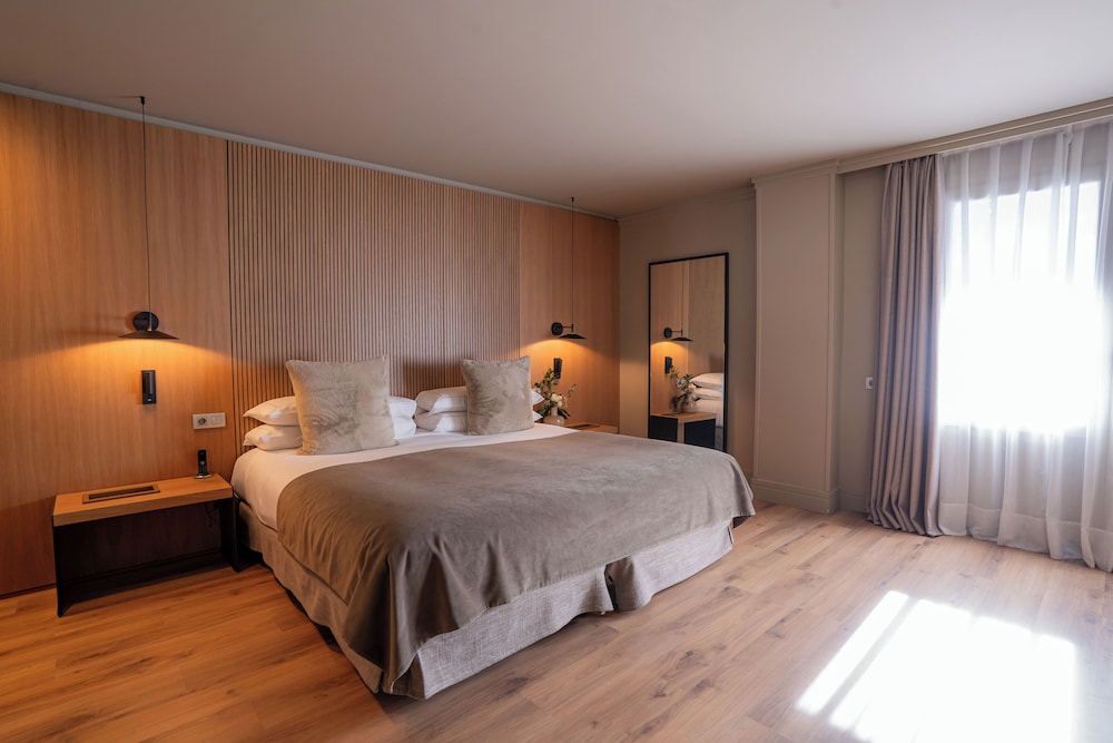 Grand Deluxe Room