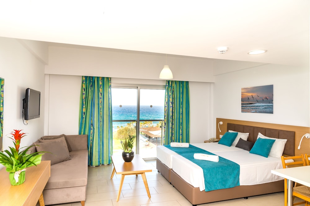 Studio, Sea View