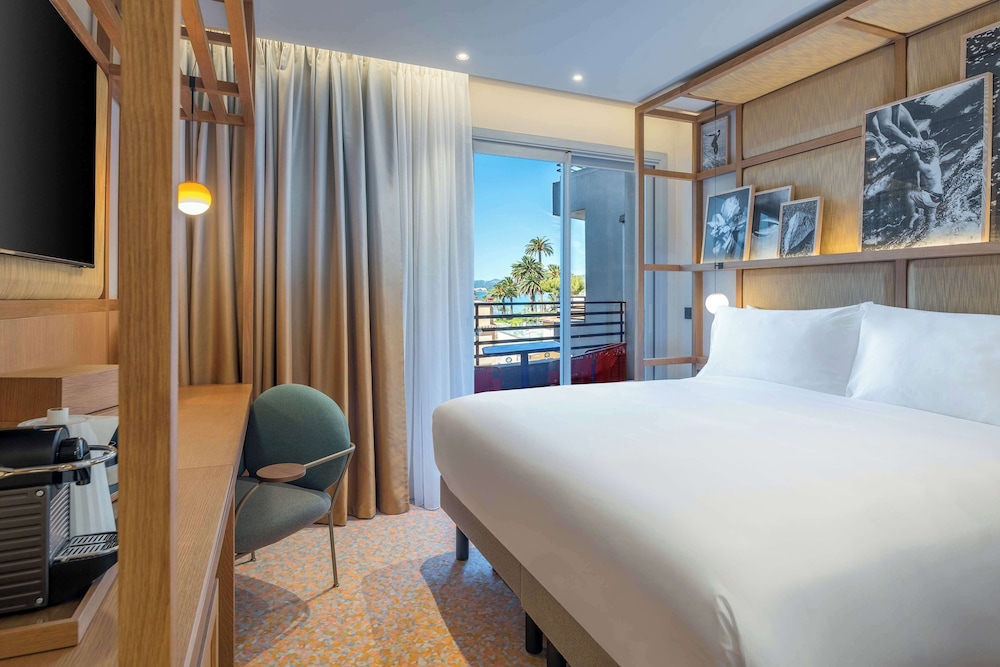 Premium Room, 1 Queen Bed - Photo 4