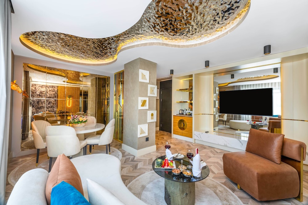 Luxury Suite