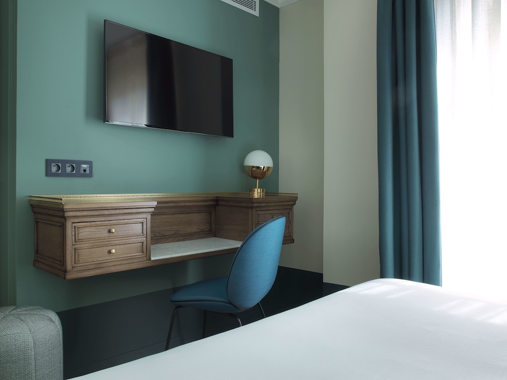 Classic Double Room thumbnail 5