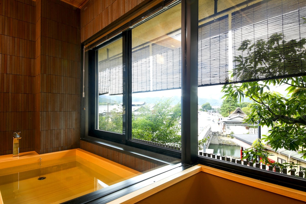 Mountain Side Japanese-Style Room with Hinoki Bath, Non Smoking photo 2