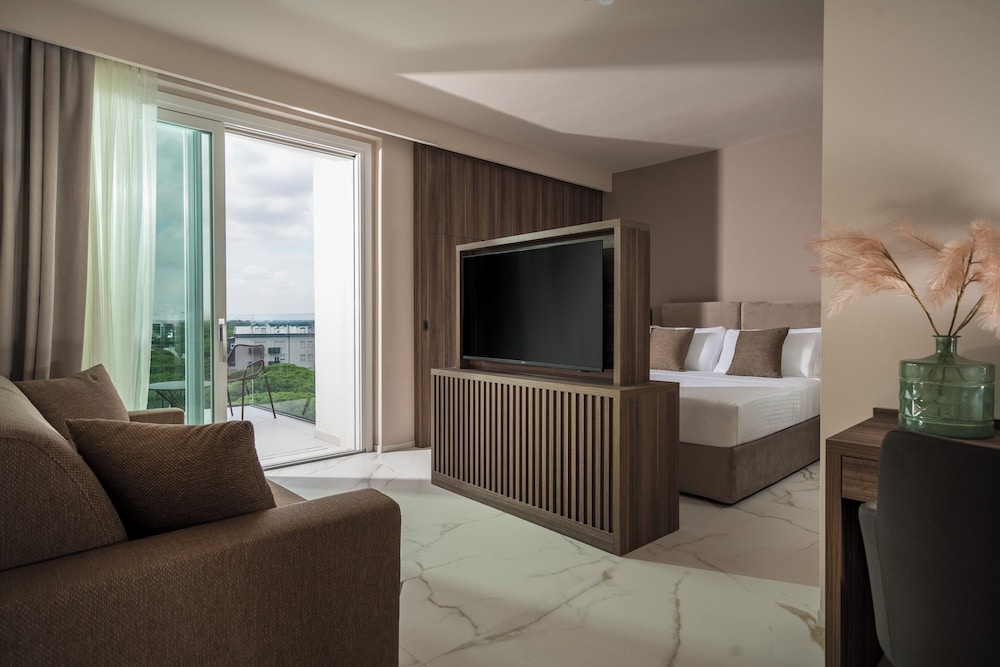Deluxe Room with Pine Forest View