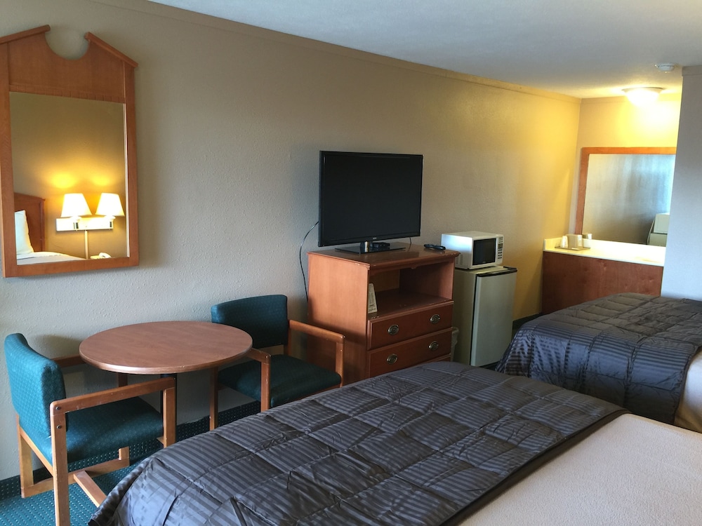 Standard Room, 2 Queen Beds, Non Smoking photo 1