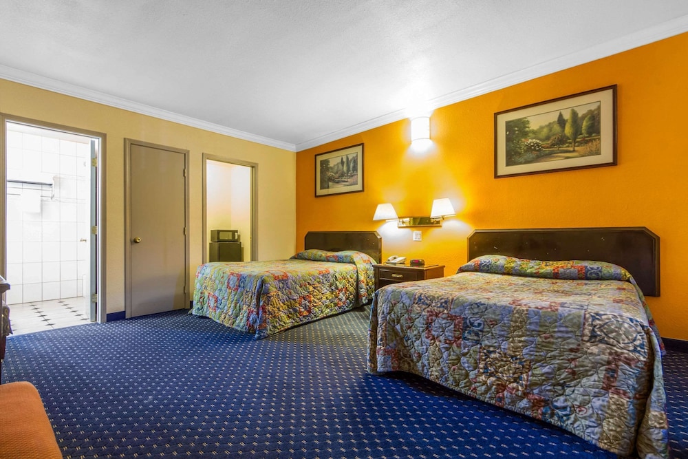 Standard Room, 2 Double Beds, Non Smoking photo 1