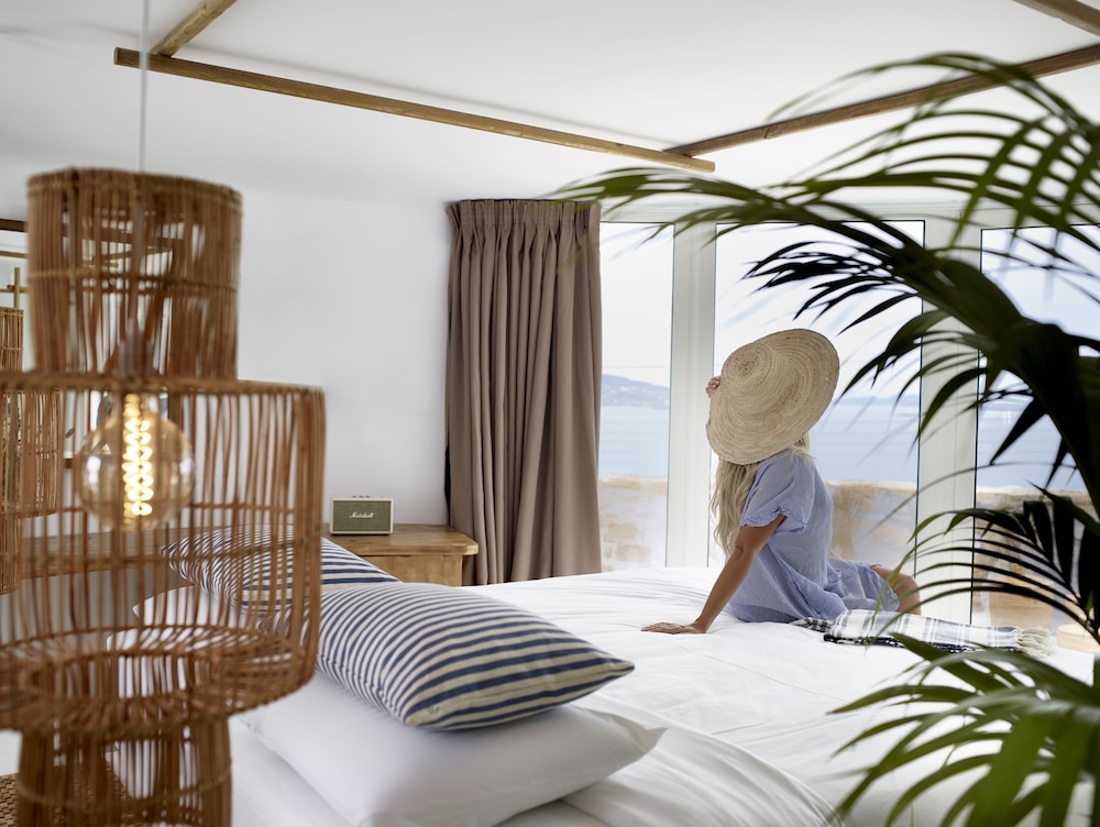 Front Sea View Suite (Outdoor Mini Plunge Pool) - Photo 12
