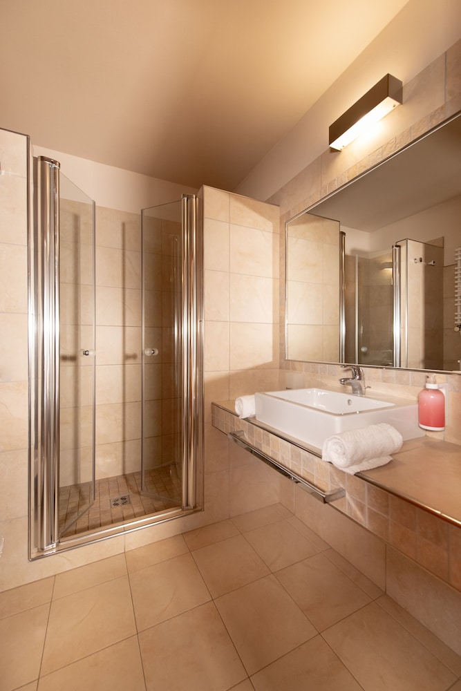 Double or Twin Room - Photo 5