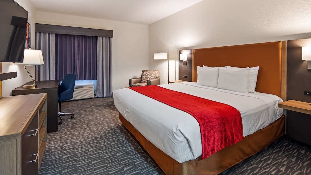 Standard Room, 1 King Bed, Accessible, Refrigerator & Microwave - Photo 1