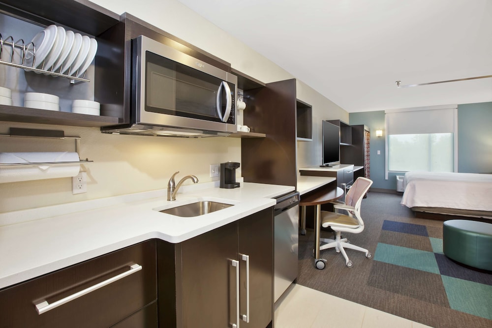 Studio Suite, 1 King Bed, Non Smoking - Photo 2