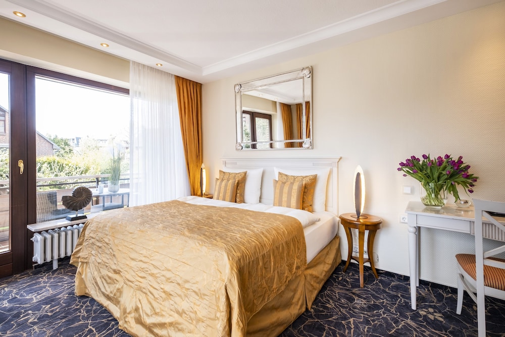 Junior Suite, 1 Bedroom, Balcony (100m from the beach) photo 3