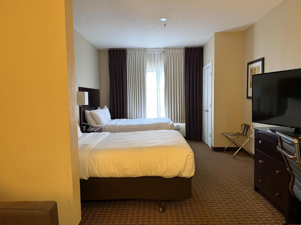 Suite, 2 Double Beds, Bathtub (with Sofabed) photo 2