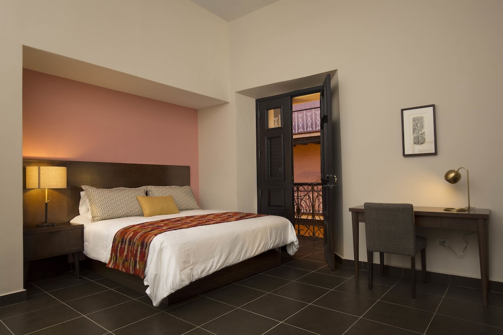 Studio Suite, 1 King Bed with Sofa bed