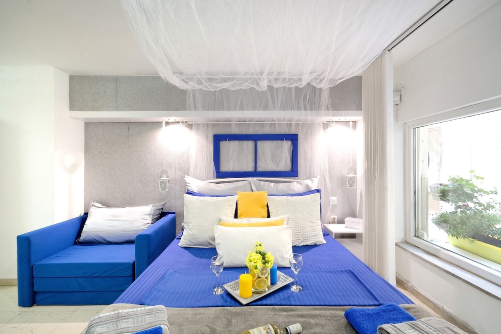 Design Studio Suite, 1 Double Bed, City View photo 2
