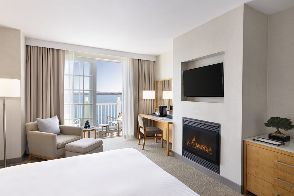 Premium Room, 1 King Bed, Balcony, Oceanfront - Photo 3