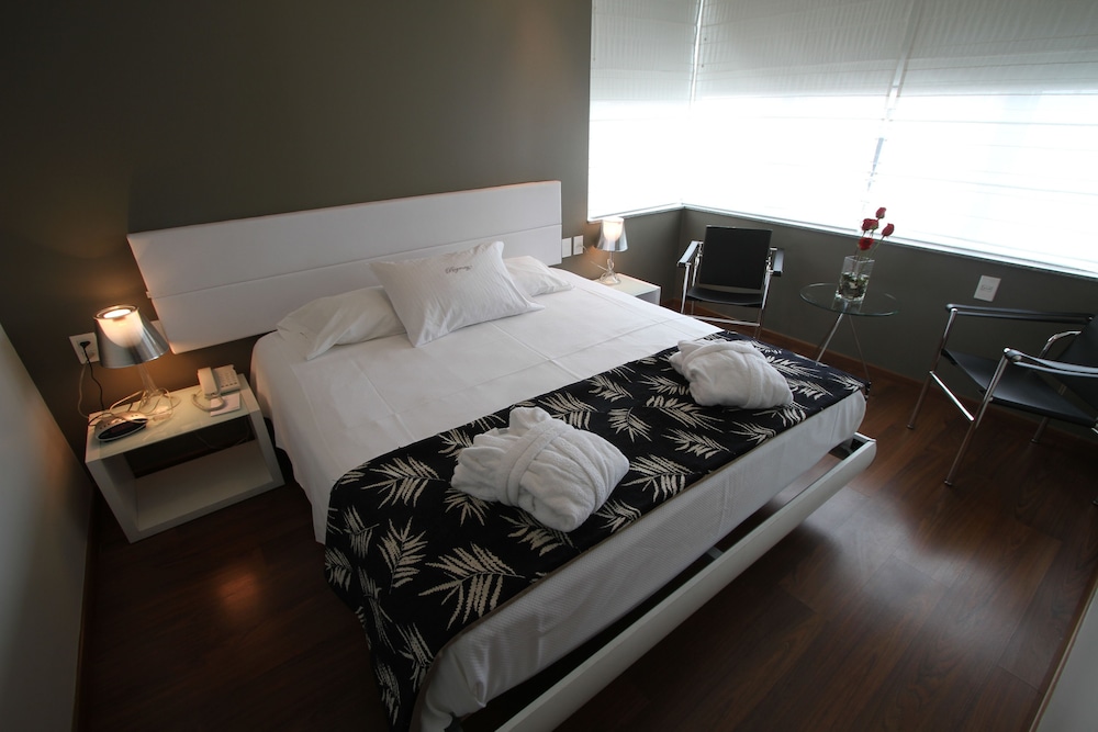 Suite, River View - Photo 2