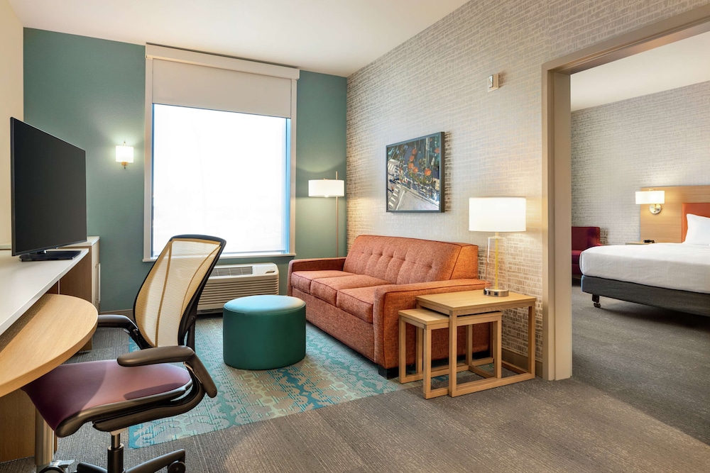 Suite, 1 King Bed, Accessible, Bathtub (Mobility & Hearing) - Photo 1