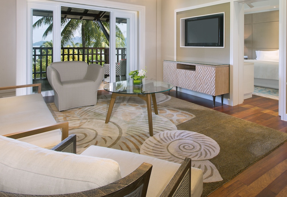 Suite, 1 Bedroom, Partial Ocean View - Photo 4