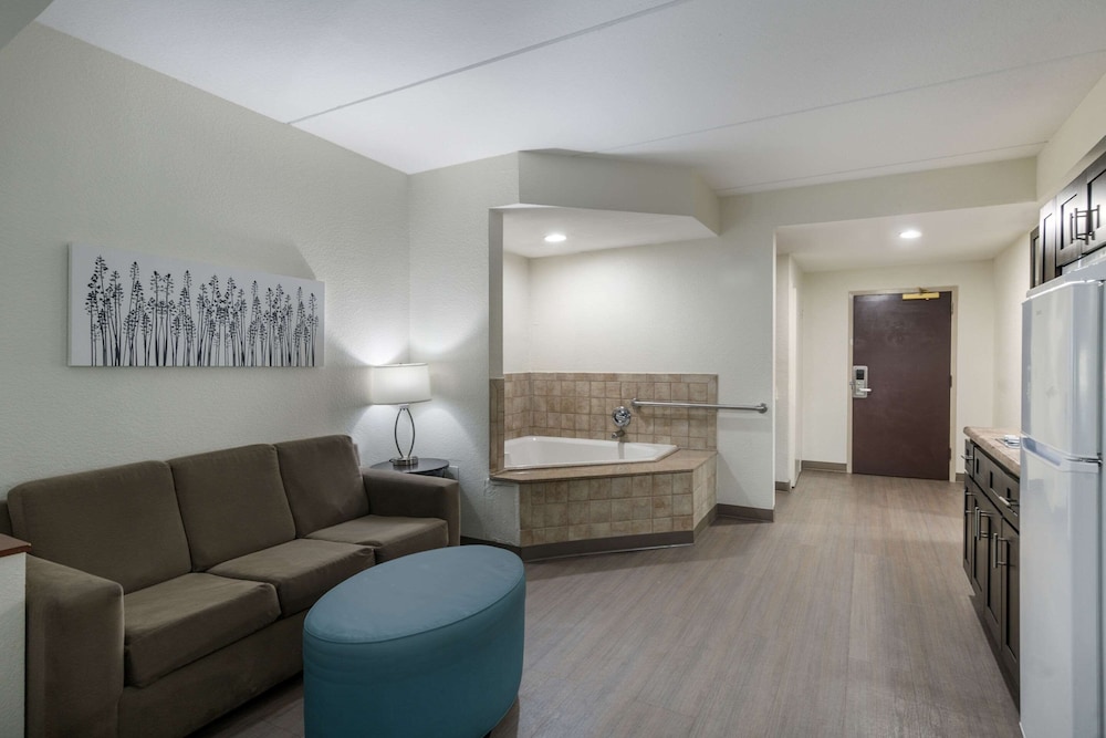 Suite, Multiple Beds, Non Smoking (Upgrade) - Photo 1