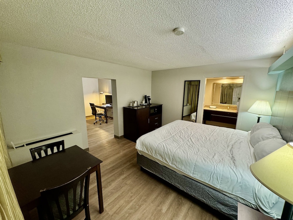 Suite, 1 King Bed (Spacious) - Photo 5