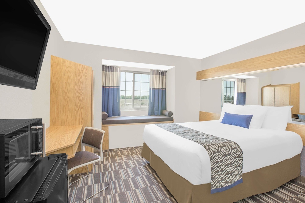 Standard Room, 1 Queen Bed - Photo 1