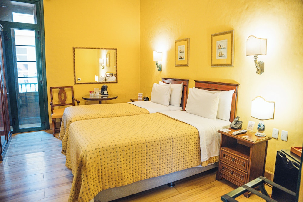 Standard Room, Multiple Beds photo 1