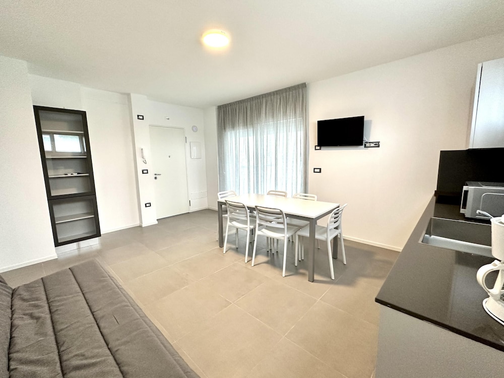 Apartment, Smoking